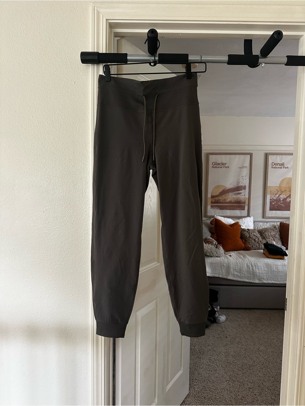 Vuori Olive Drawstring Jogger Pants